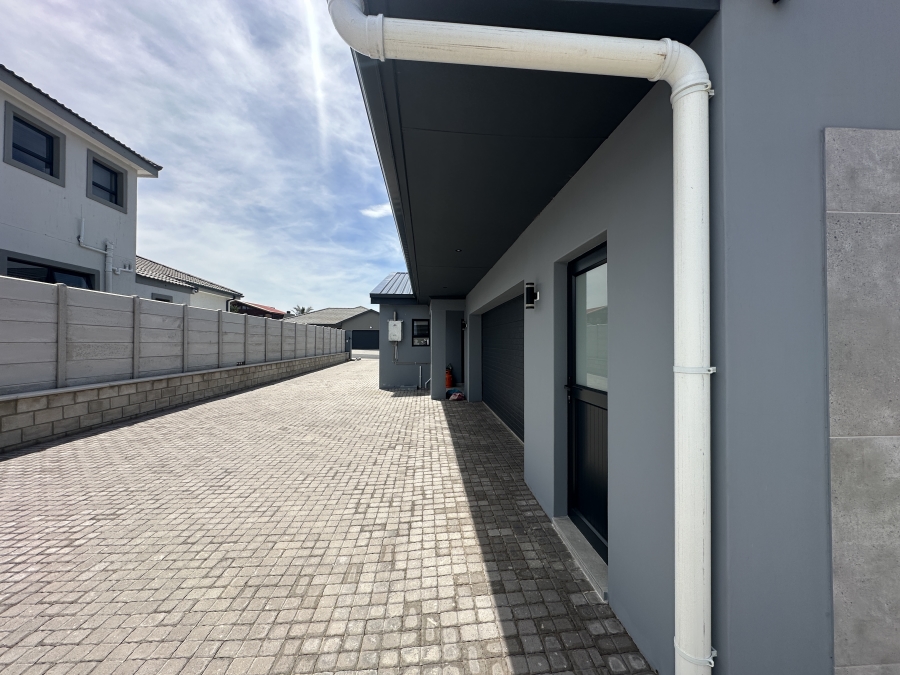 2 Bedroom Property for Sale in Reebok Western Cape